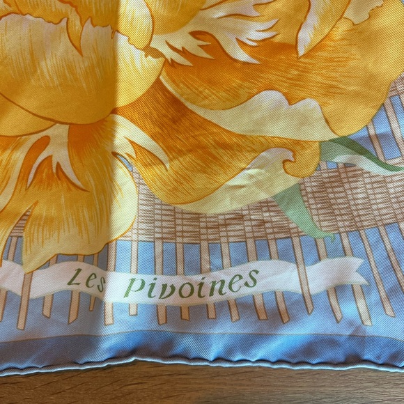 100% Authentic Hermes “Les Pivoines” Silk Scarf - Picture 3 of 4